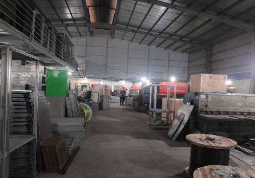 Bên trong nhà máy sản xuất